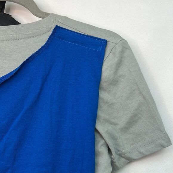 DC Comics Batgirl T-shirt with mask and detachable cape size medium NWT - Picture 10 of 16